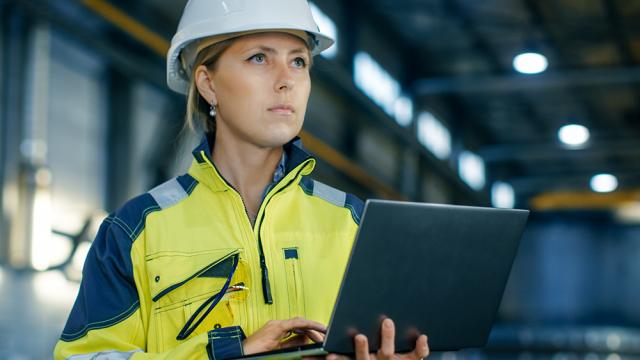 Female construction worker SCALED