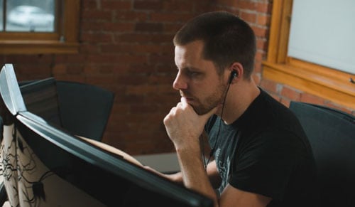 developer-working-on-sharepoint-and-visual-studio.jpg